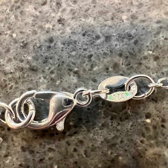 NEW HANDMADE 925 STERLING SILVER FEATHER NECKLACE WITH ADDED PEARL DANGLE - Picture 4 of 4